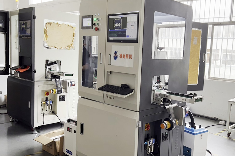 能為您節(jié)省至少10個人工的---視覺自動貼膜機