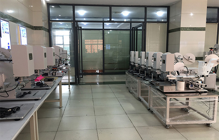 標準自動化貼膜機必備的四大特點